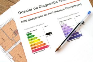 Schéma de DPE montrant les classes énergétiques, mise en avant de la classe E obligatoire pour la vente en 2025